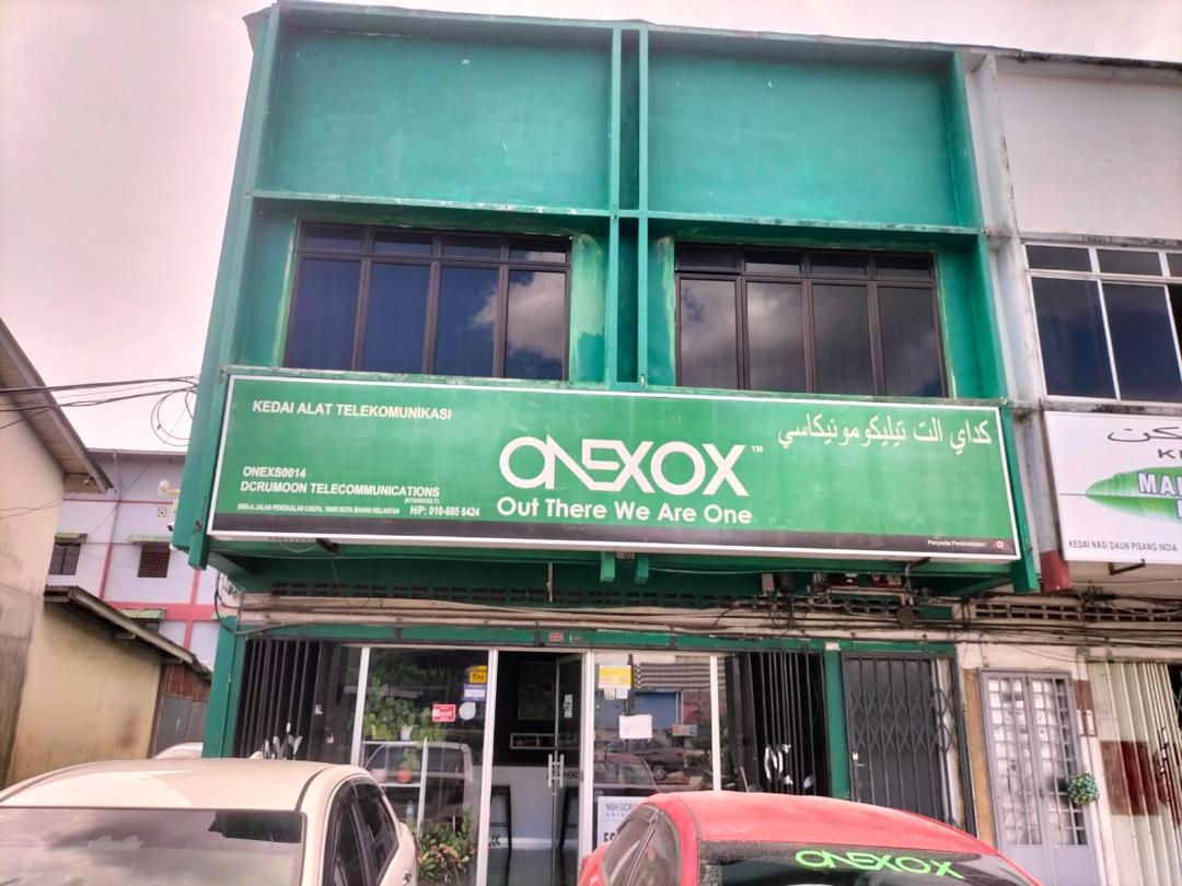 Pandangan hadapan kedai D'CRUMOON